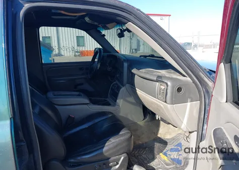 2003 Chevrolet Tahoe Z71 z USA, uszkodzony, nr VIN 1GNEK13Z53R152489